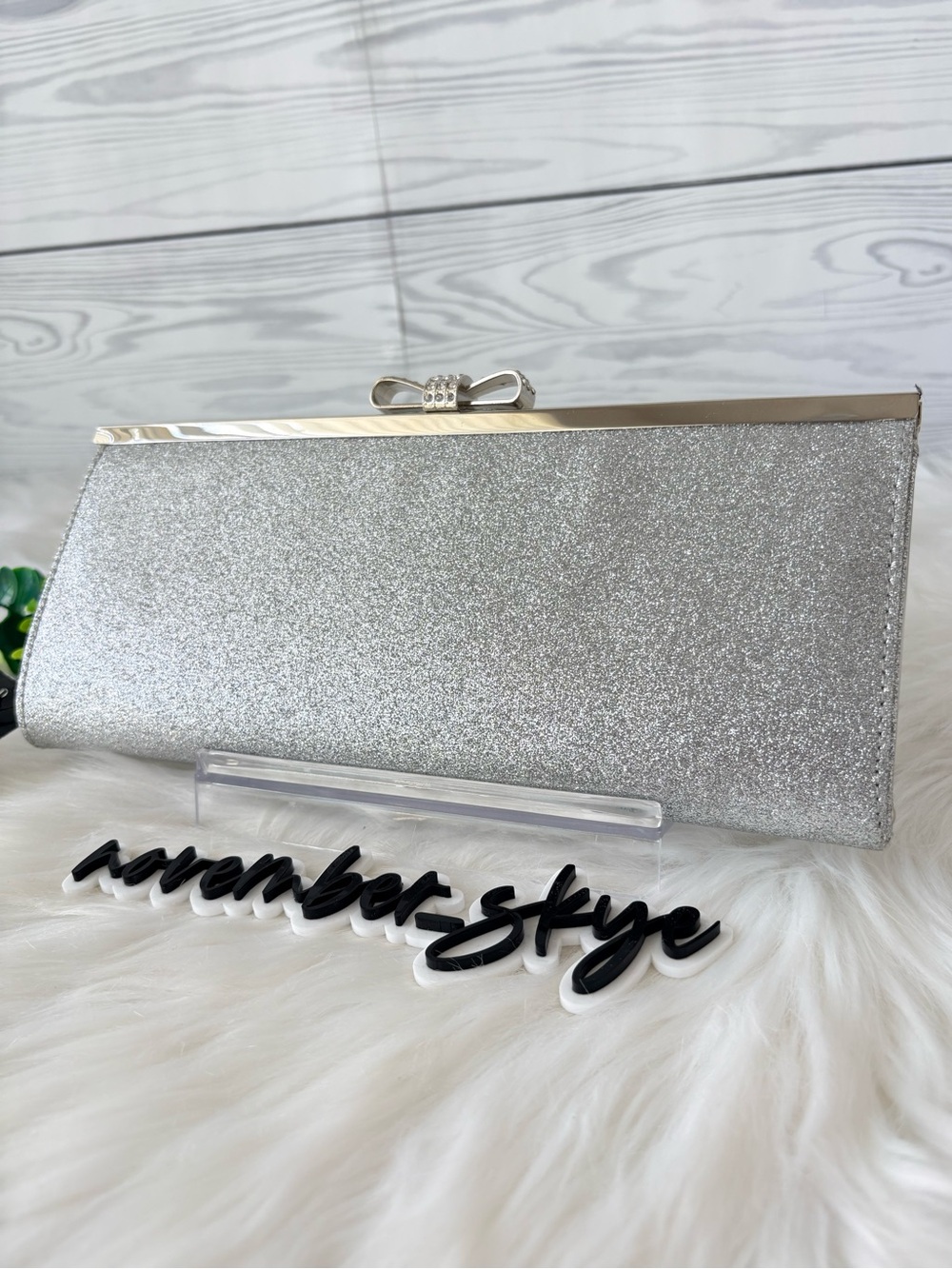 Silver Glitter Bow Clasp Evening Clutch - Picture 3 of 13
